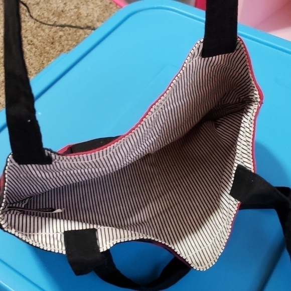 Red and black penguin purse. - Picture 4 of 4